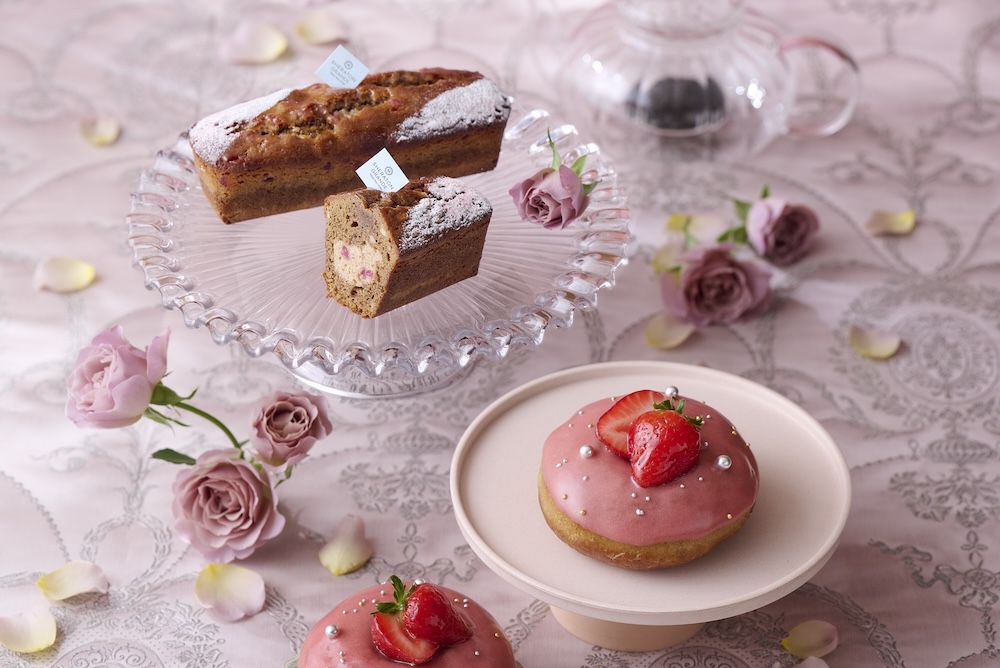 左上から「紅茶&ストロベリーブレッド」500円、「紅茶のドーナツ」500円