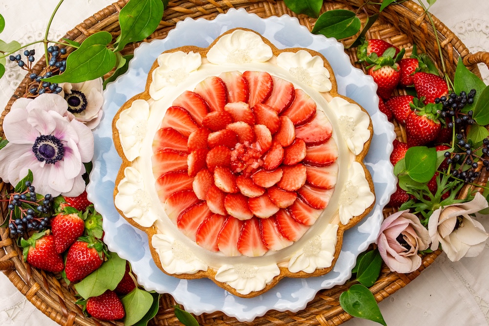 「輪花型 福岡うるう農園産 “あまおう”のフリルクリームのタルト」ホール・税込み13,932円