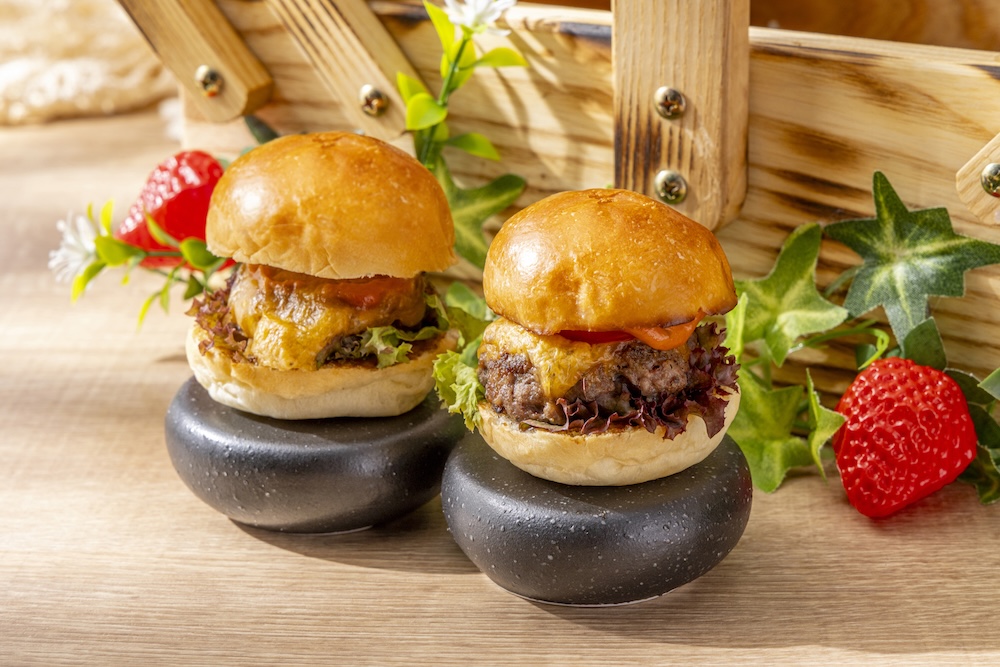 「ミートアフタヌーンティーwithストロベリースイーツビュッフェ」イメージ