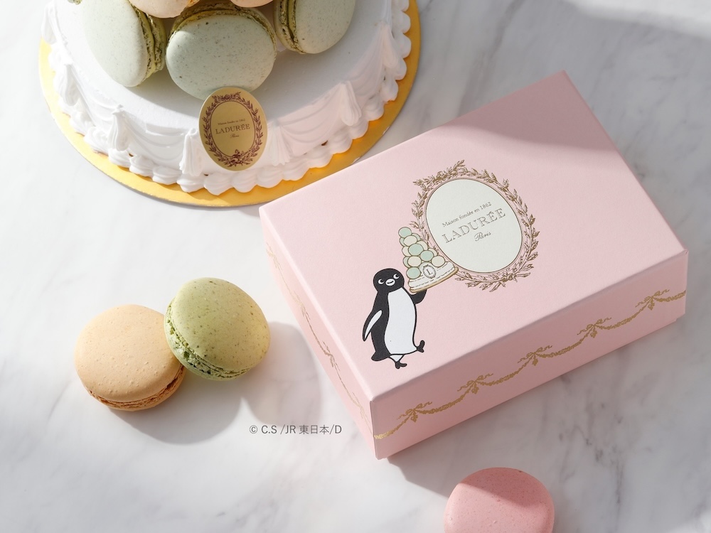 「ラデュレ（LADURÉE）」の「マカロンボックス“Suicaのペンギン”」1箱・税込み4,914円〜