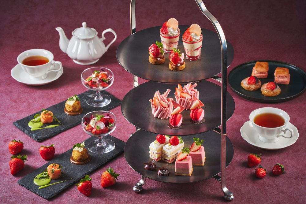 「優雅さで魅せる、大人のストロベリーアフタヌーンティー」税込み4,200円（サービス料含む）