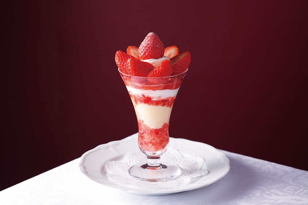 「香川県産“さぬきひめ” のストロベリーパフェ」税込み2,800円