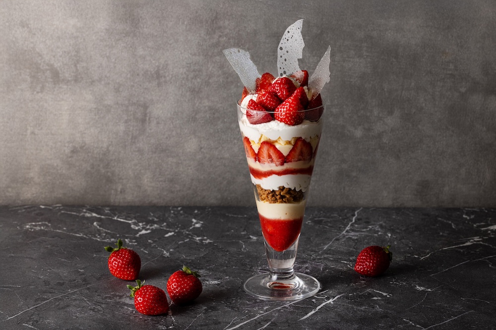 「博多あまおうのパフェ」税込み3,800円（サービス料含む）