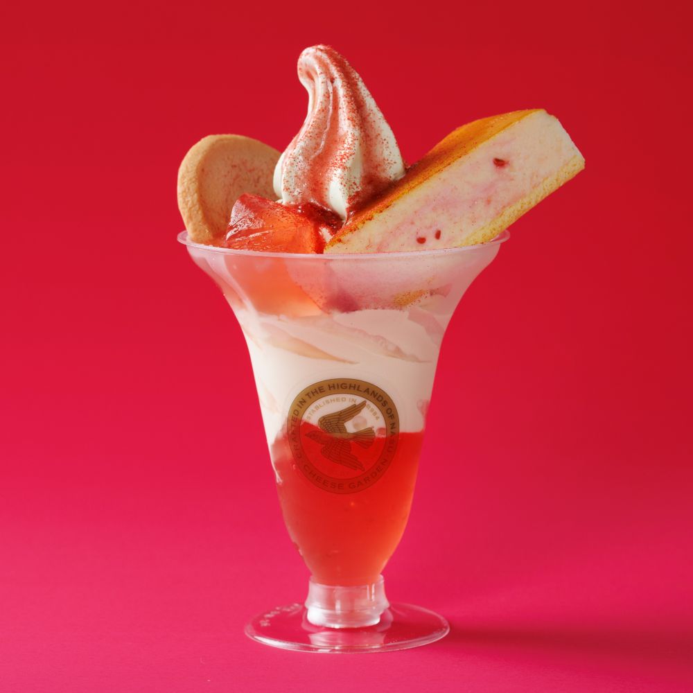 「季節の御用邸パフェ ストロベリー」税込み850円