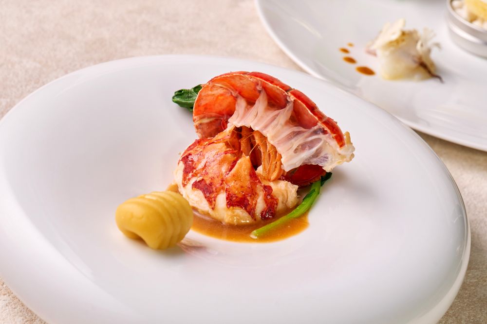 「プティフレンチ・アフタヌーンティー～フレーズ～」税込み10,000円（サービス料含む）