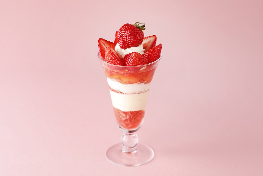 「福岡県産苺“あまおう”のパフェ」イメージ
