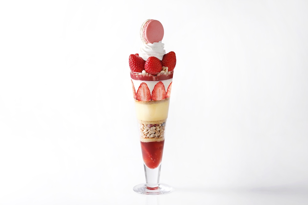 「あまおうパフェ」3,630円（別途サービス料）