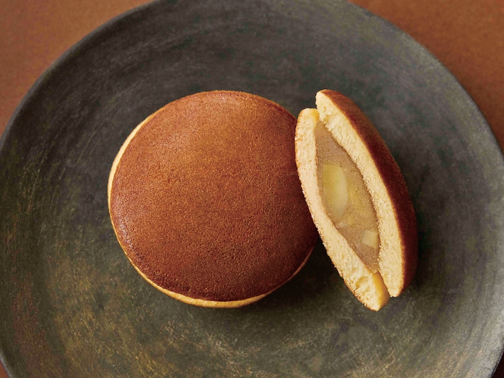 「小布施堂」の各日30個限定「栗かのこどら焼き」1個・税込み357円