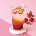 2026年1月8日〜3月4日に販売される「フルーツエードティー ストロベリースパークリング」税込み1,100円