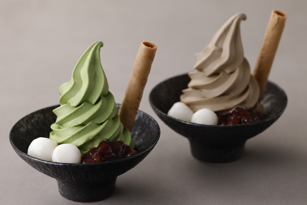 「白玉あずきソフトクリーム（抹茶/ほうじ茶/抹茶&ほうじ茶）」税込み990円