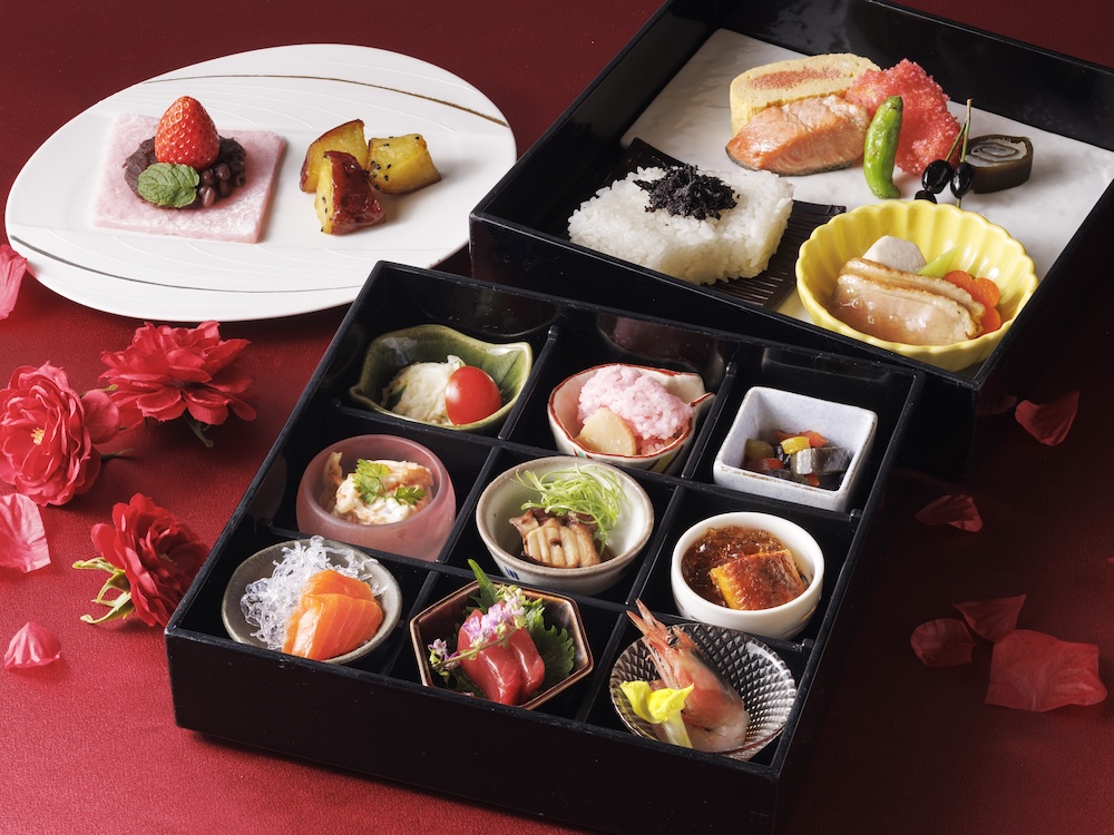 「季節の二段重 -紅の彩-」税込み3,800円（サービス料含む）