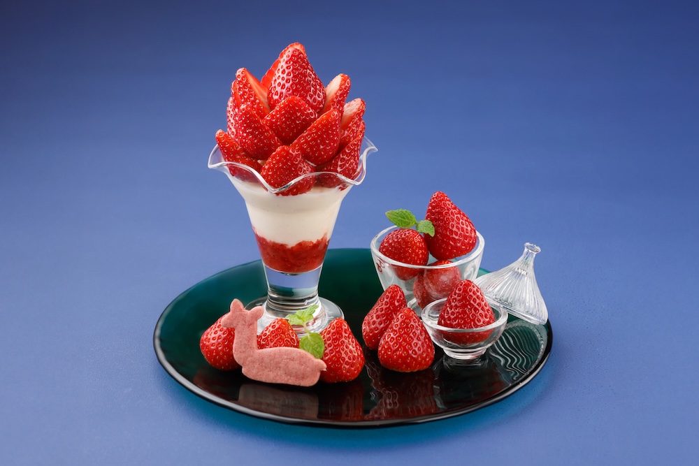 「古都華パフェ いちごDX」税込み4,500円（サービス料含む）