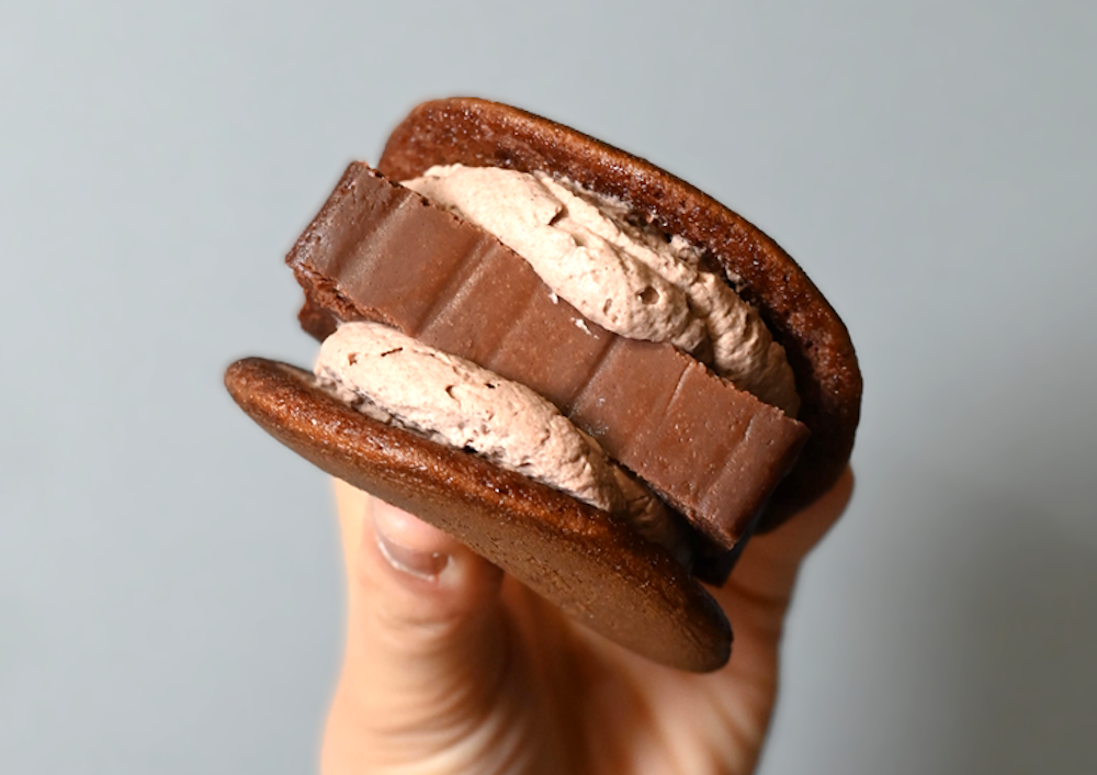 「ちょこばなし」の近鉄本店限定「カカオテリーヌどら焼き」1個・税込み880円