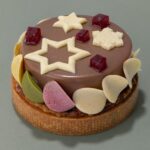 「shodai bio nature」のグランスタ限定・予約限定「ミルクチョコレートのムースと赤い果実のタルト」税込み4,000円