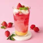 2026年1月8日〜3月4日に販売される「ストロベリーハイビスカスのチーズクリームティー」税込み1,200円