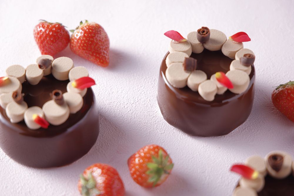 「チョコレート・ストロベリー・ローズウォーター ムースケーキ」1,450円