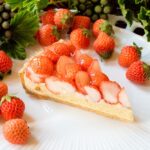 12月26日〜2026年2月15日に販売される「静岡県産 “桃薫(とうくん)” のタルト」ピース・税込み1,598円