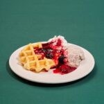 「クリスマスワッフルプレート」店内利用・税込み700円