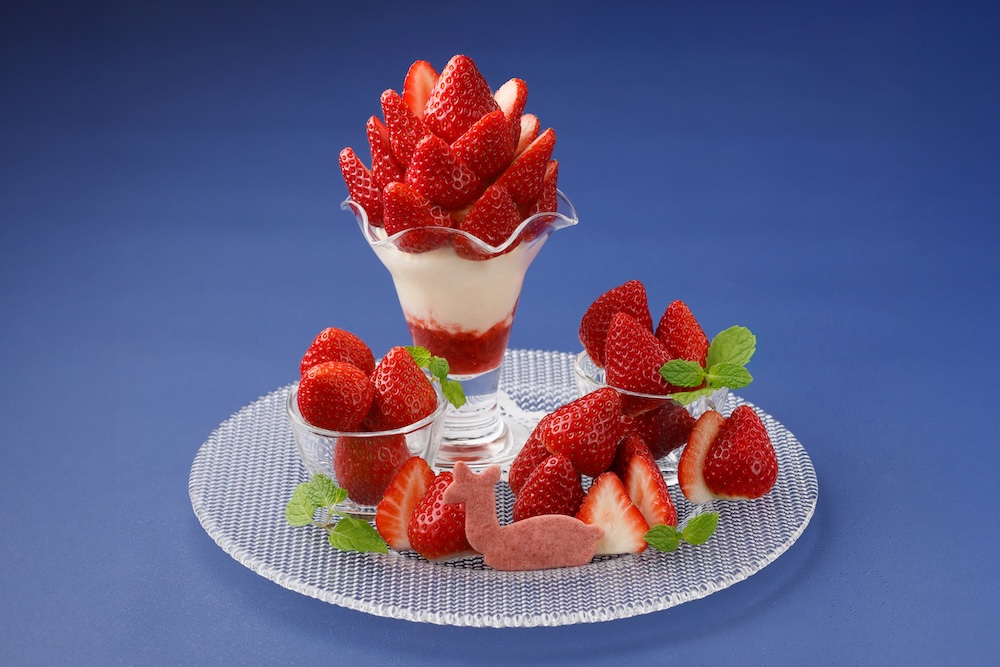 「古都華パフェ スーパーDX」税込み5,500円（サービス料含む）