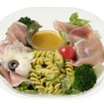 「ハムとチーズのバジルサラダ」税込み645円