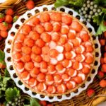 12月26日〜2026年2月15日に販売される「静岡県産 “桃薫(とうくん)” のタルト」ホール・税込み15,984円