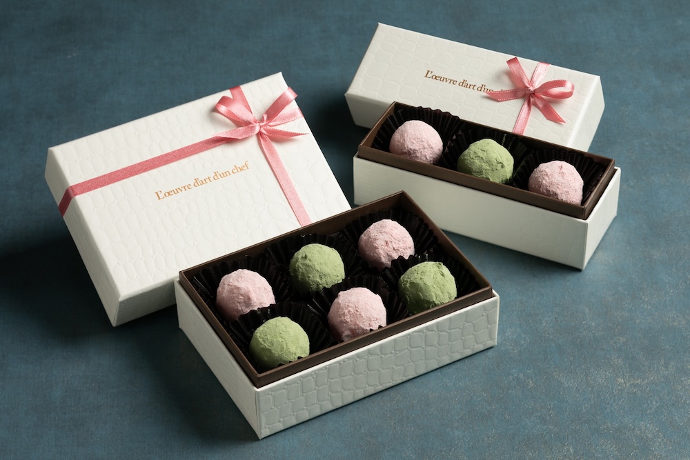 「博多あまおうと八女抹茶のトリュフチョコレート」3粒・税込み2,300円〜