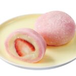 2026年1月11日より発売される「まるごと一粒 苺大福」税込み270円(東北、沖縄県除く)