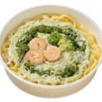 「生パスタ 海老とバジルクリーム」税込み645円(販売エリアは一部限定)