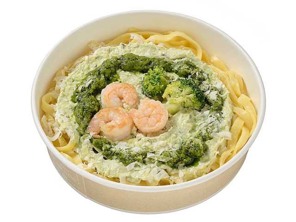 「生パスタ 海老とバジルクリーム」税込み645円（販売エリアは一部限定）