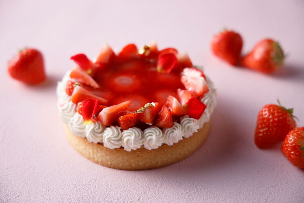 「ストロベリータルト」1カット・税込み1,350円、ホール・税込み6,000円