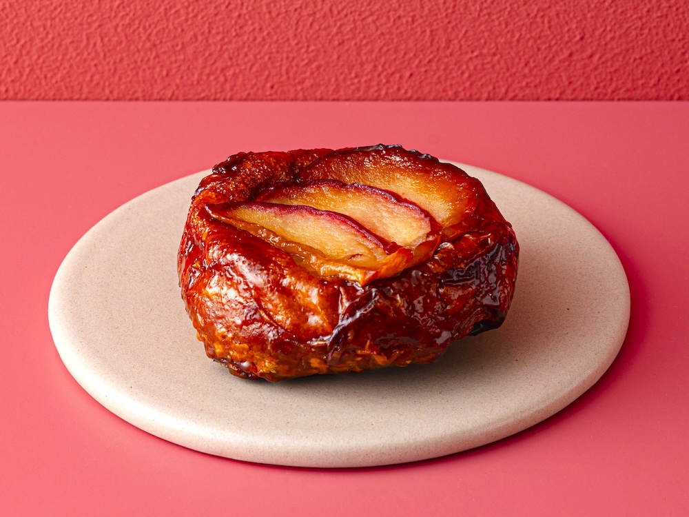 「DEAN & DELUCA」のグランスタ限定「りんごとさつまいも餡のクイニーアマン」1個・税込み486円