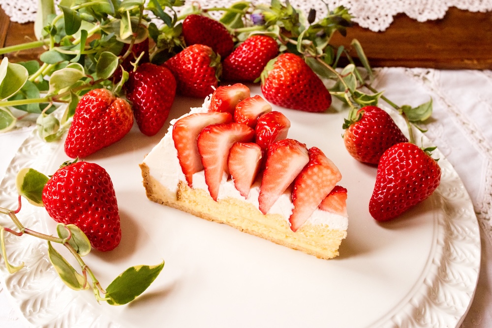 12月26日〜2026年2月15日に販売される「特選 静岡県産 “紅ほっぺ”のタルト」ピース・税込み1,998円