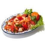 「バンコク屋台カオサン」の「とちあいかと海老のピリ辛春雨サラダ」税込み1,080円