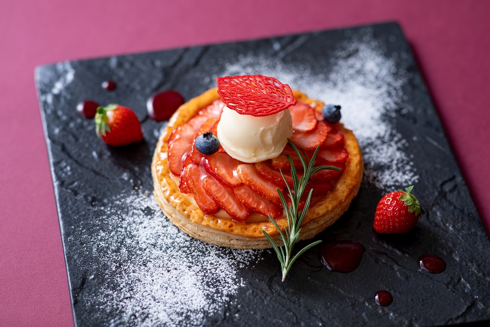 「苺とクリームチーズのサクサクパイ」税込み3,800円(サービス料含む)