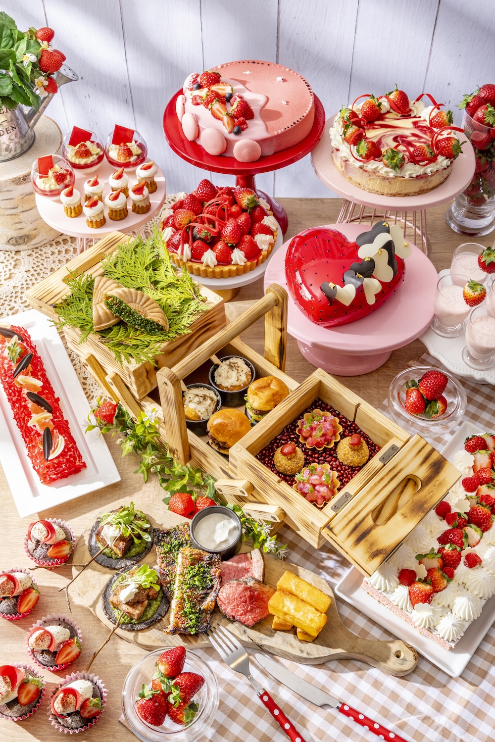 「ミートアフタヌーンティーwithストロベリースイーツビュッフェ」イメージ