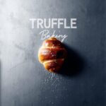 「トリュフベーカリー」の「白トリュフの塩パン」テイクアウト・税込み318円 店内利用・税込み324円