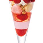 「あまおうのまっぷたつ?パフェ」税込み990円