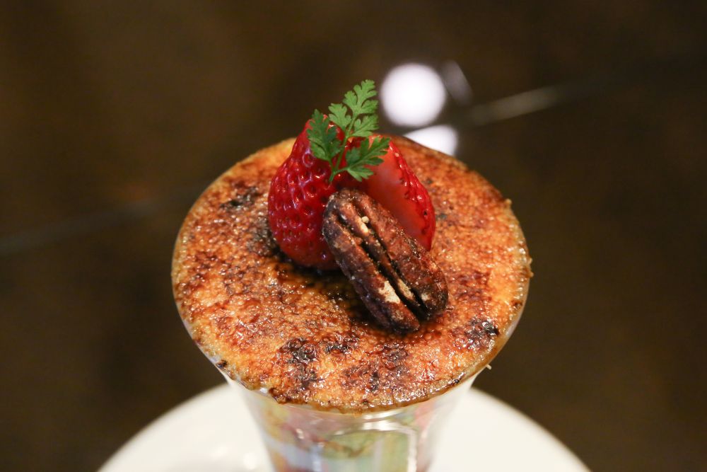 「苺のブリュレパフェ」税込み1,628円