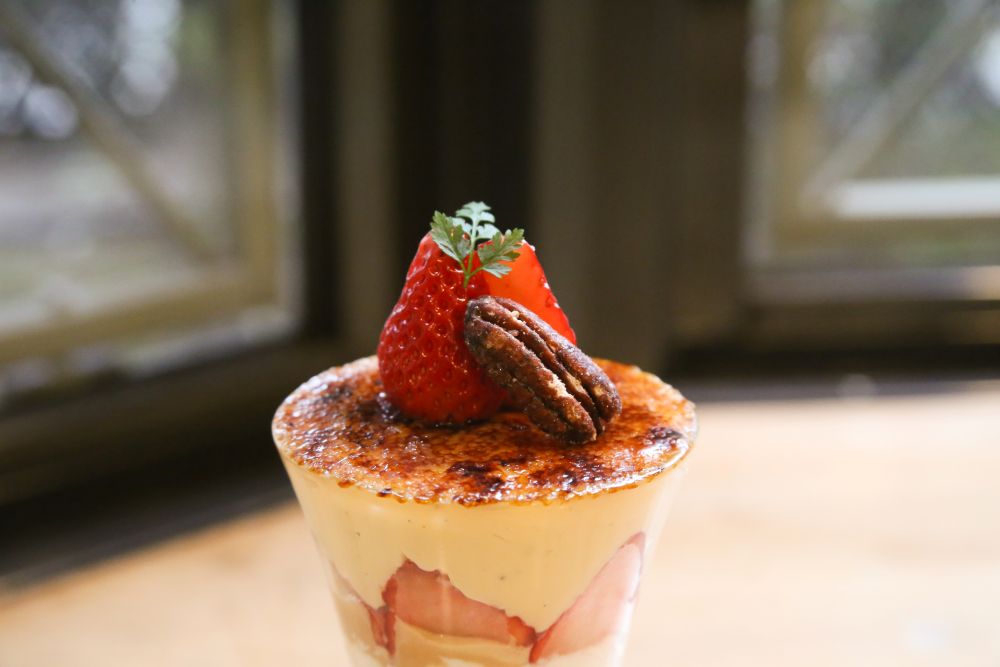 「苺のブリュレパフェ」税込み1,628円