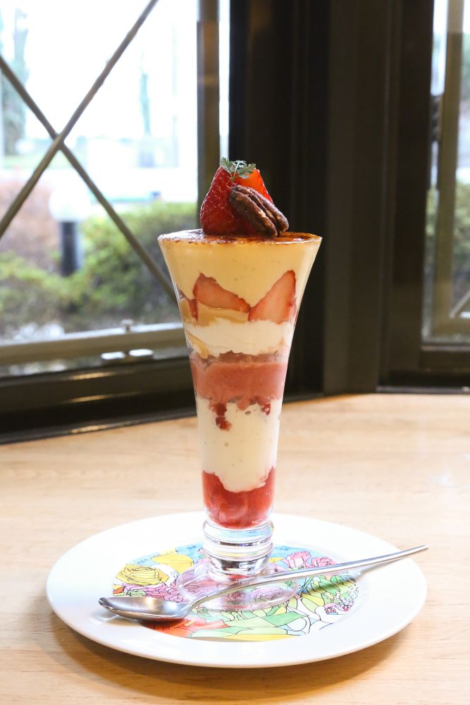 「苺のブリュレパフェ」税込み1,628円
