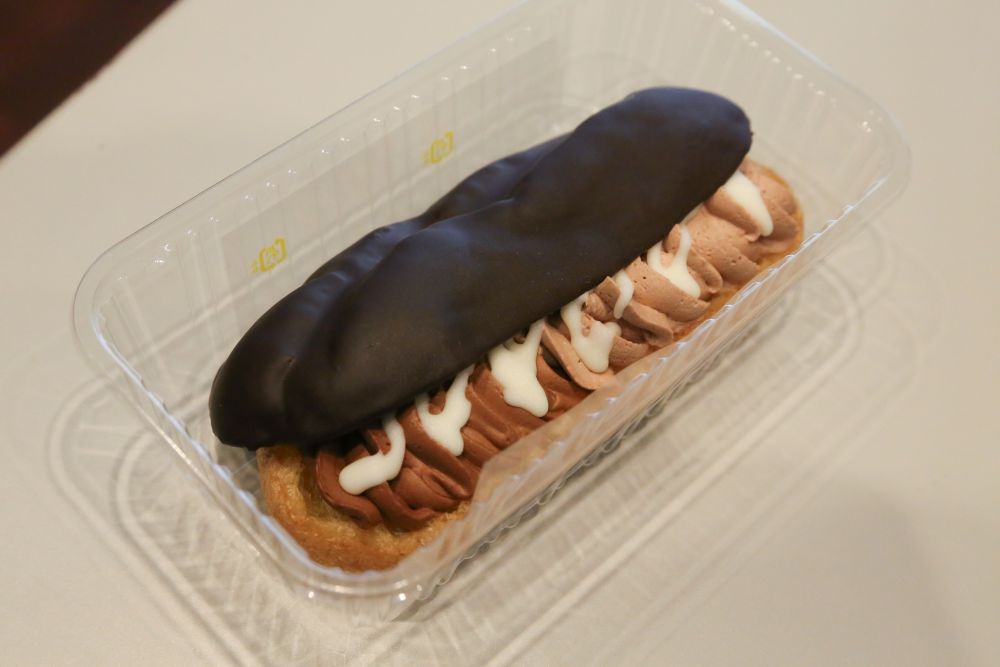 実食した「クワトロチョコエクレア」イメージ