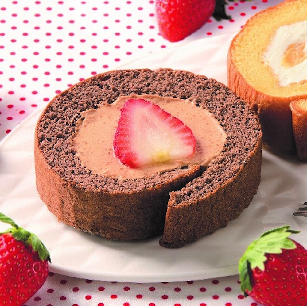 「大きな苺のふんわりロールショコラ」税込み226円