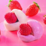 左から「特撰 紅ほっぺ種の大きな苺大福 白餡」税込み194円、「特撰 とちあいかの大きな苺大福 粒餡」1個・税込み194円、