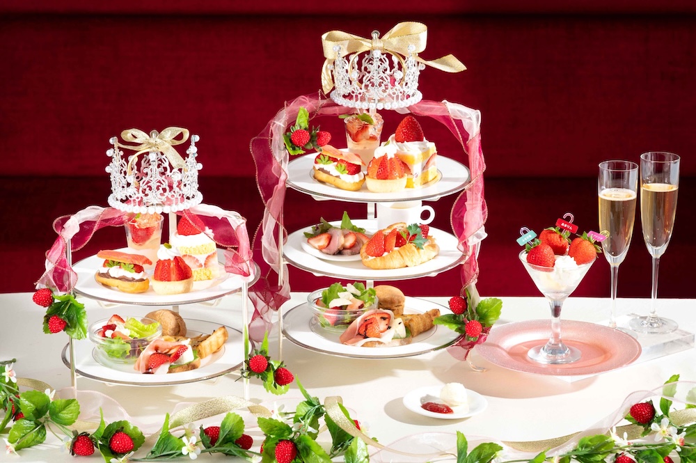 「スペシャルストロベリーアフタヌーンティーセット」2段・税込み7,700円、3段・税込み9,900円