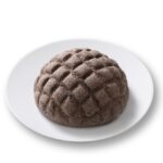 「ヘーゼルナッツのショコ数量限定ラメロンパン」税込み198円（沖縄県では価格・仕様が異なる）