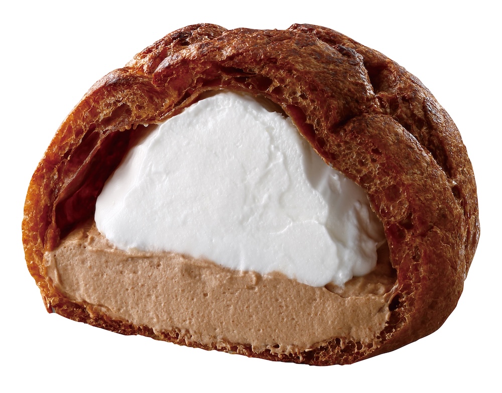 2月9日夕方頃より発売される「盛りすぎ!大きなチョコシュー(チョコクリーム&ホイップ)」税込み194円