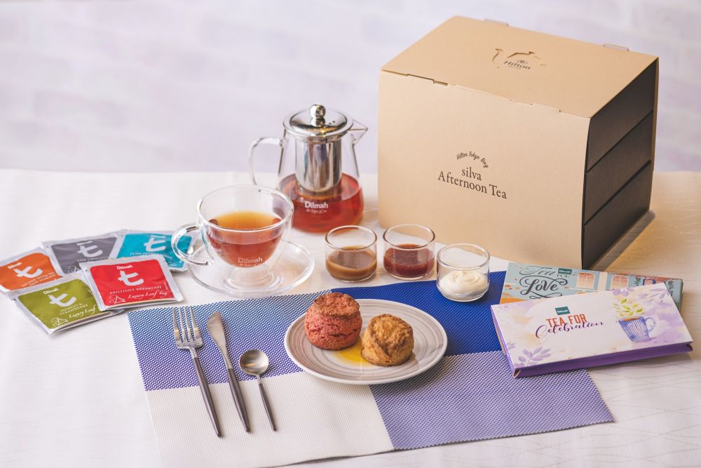 テイクアウト用の「ストロベリー×チョコレートアフタヌーンティー（Strawberry × Chocolate Afternoon Tea）」2名分・税込み9,900円