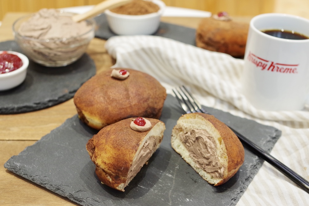 「クリスピー・クリーム・プレミアム 東京 フラッフィー クリーム チョコ」テイクアウト・税込み464円、イートイン・税込み473円