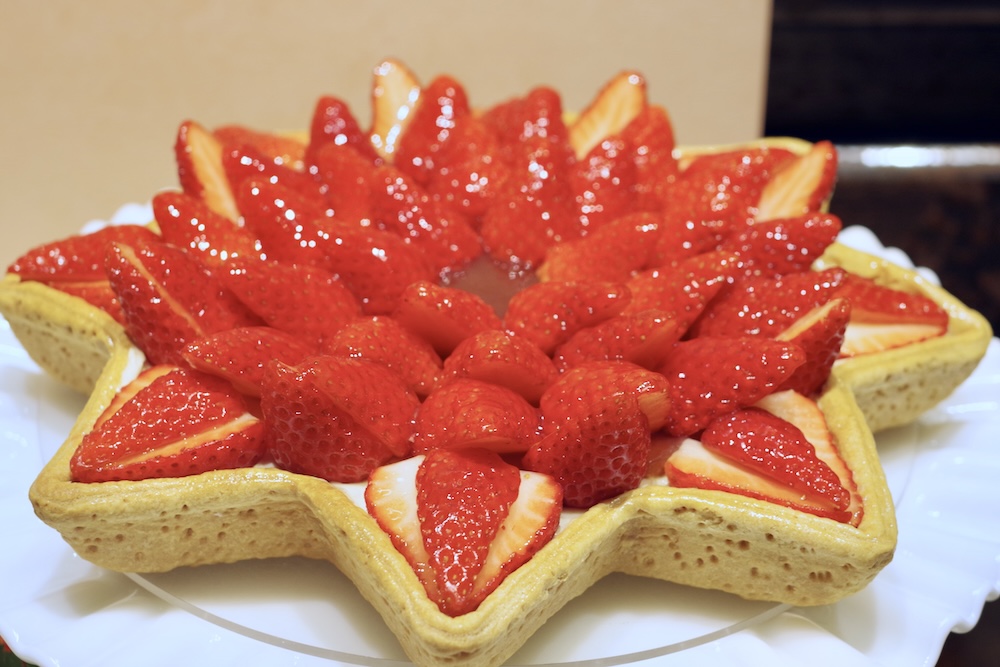 2月15日まで販売される「静岡県産 “きらぴ香”のタルト」ピース・税込み1,890円