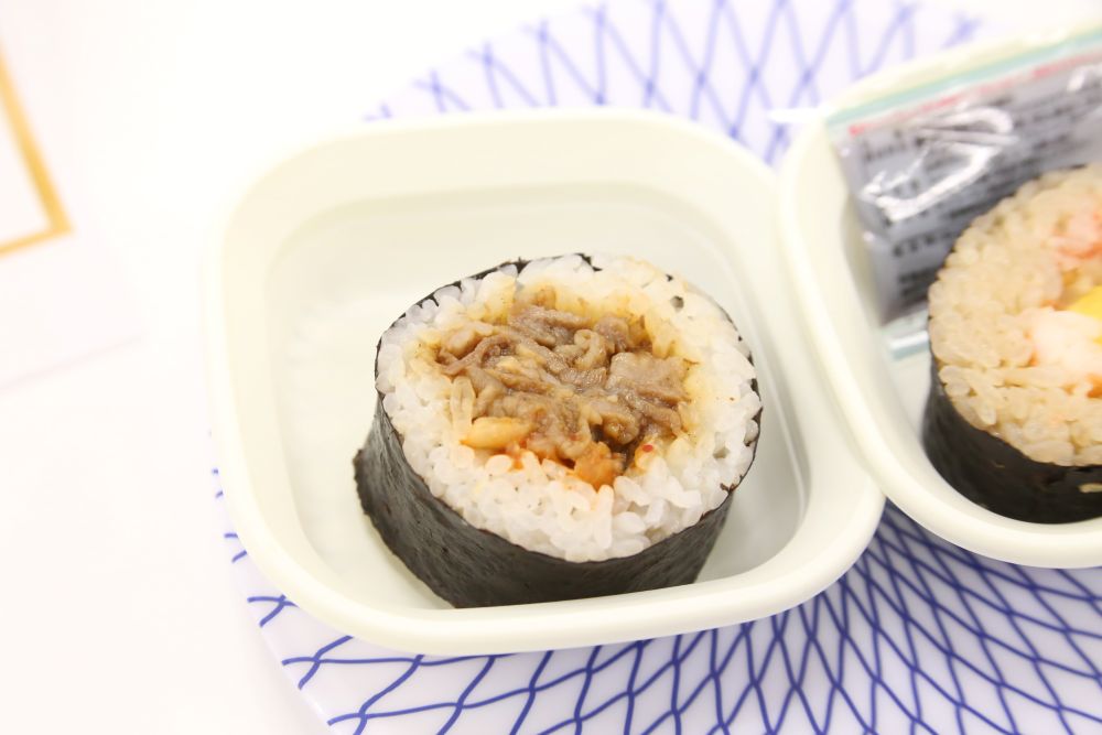 試食用の「焼肉トラジ監修 牛焼肉恵方巻」イメージ